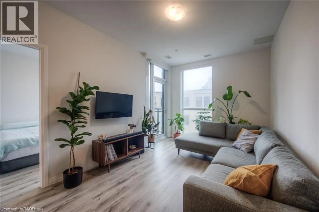 60 CHARLES Street W Unit# 307 #307