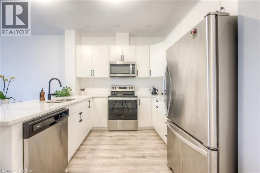 60 CHARLES Street W Unit# 307 #307