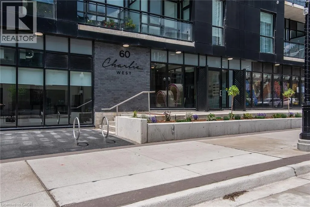 60 CHARLES Street W Unit# 307 #307