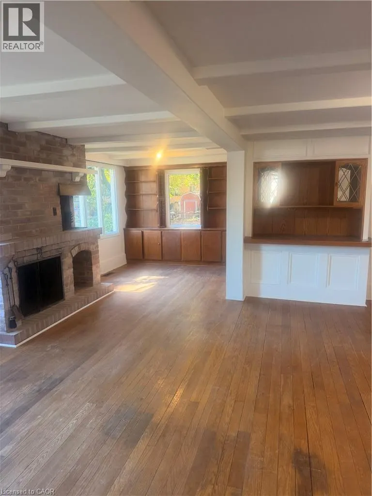 252 QUEENSWAY Drive W