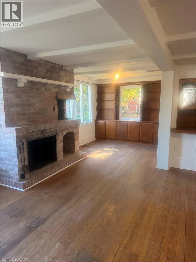 252 QUEENSWAY Drive W