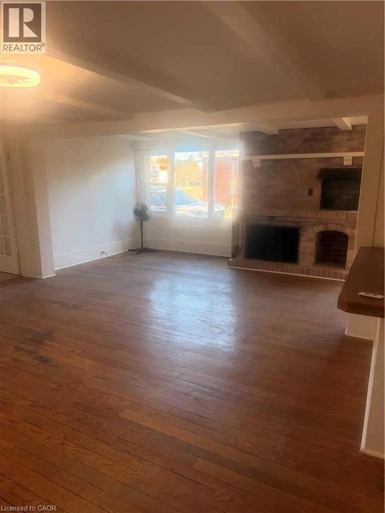 252 QUEENSWAY Drive W