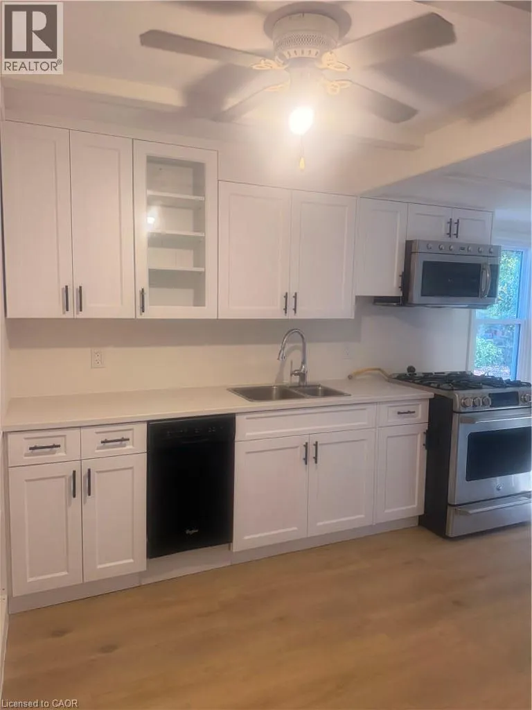 252 QUEENSWAY Drive W