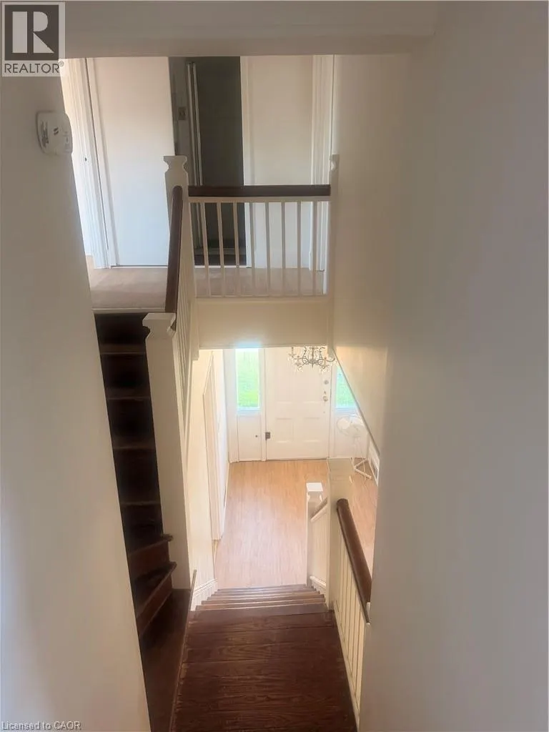 252 QUEENSWAY Drive W