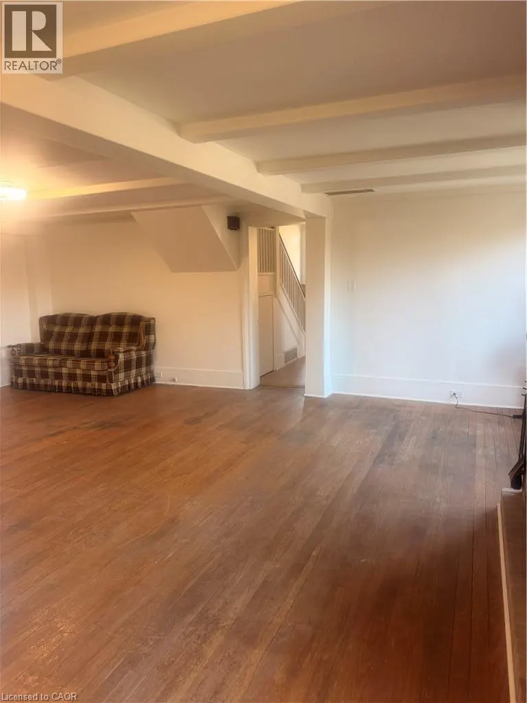 252 QUEENSWAY Drive W