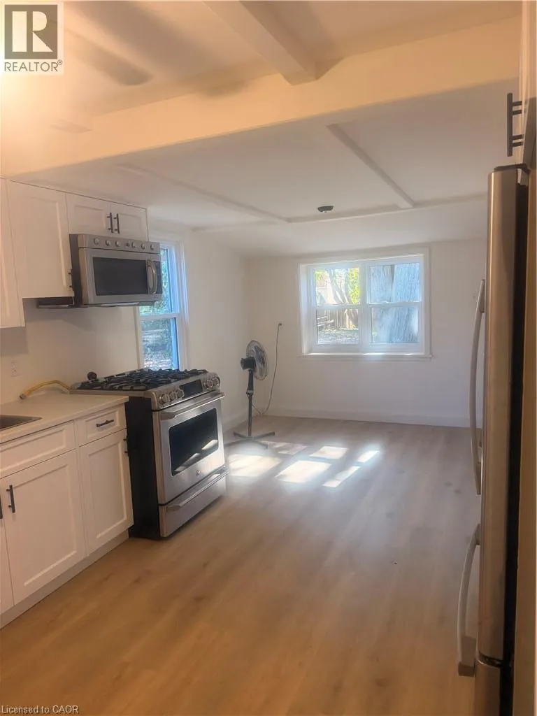 252 QUEENSWAY Drive W