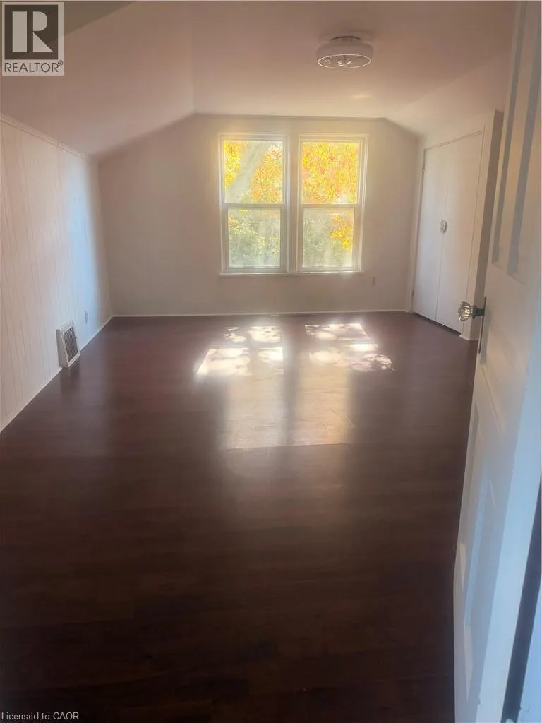 252 QUEENSWAY Drive W