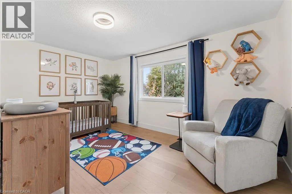 128 SUNPOINT Crescent