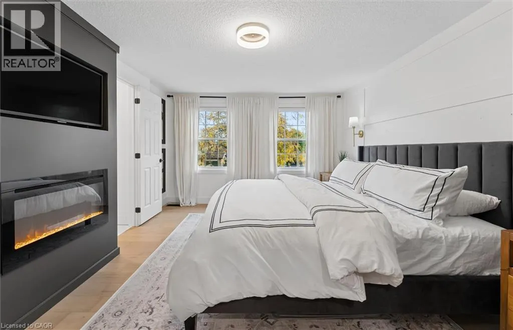 128 SUNPOINT Crescent