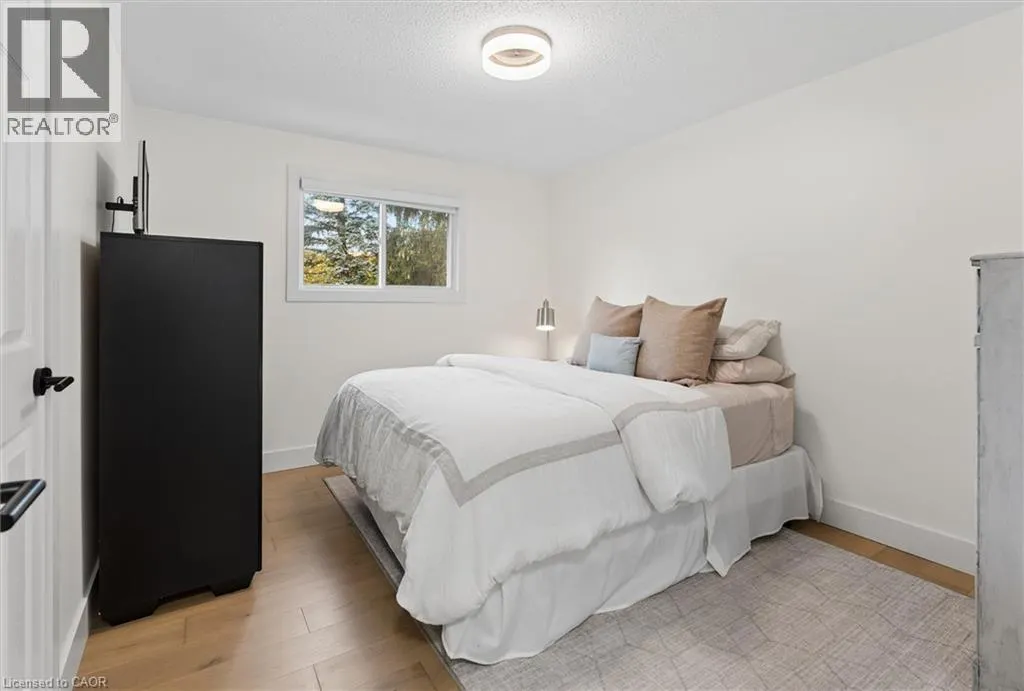 128 SUNPOINT Crescent