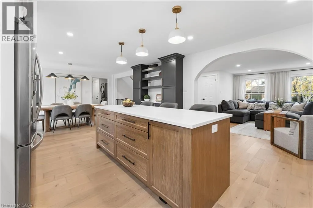 128 SUNPOINT Crescent