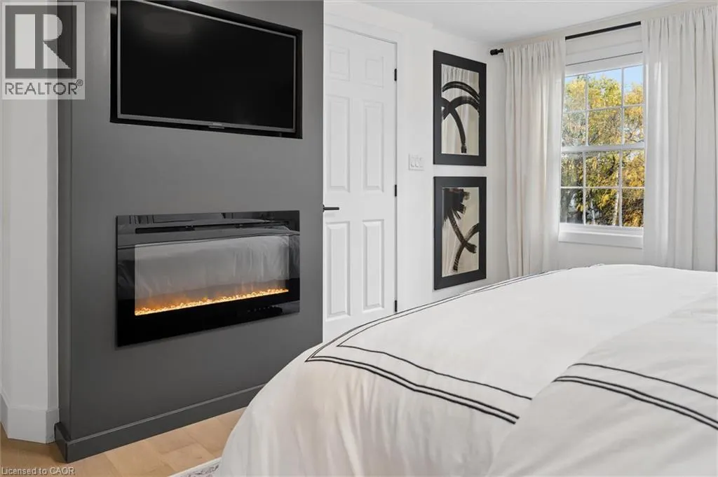 128 SUNPOINT Crescent