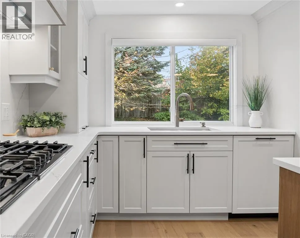 128 SUNPOINT Crescent