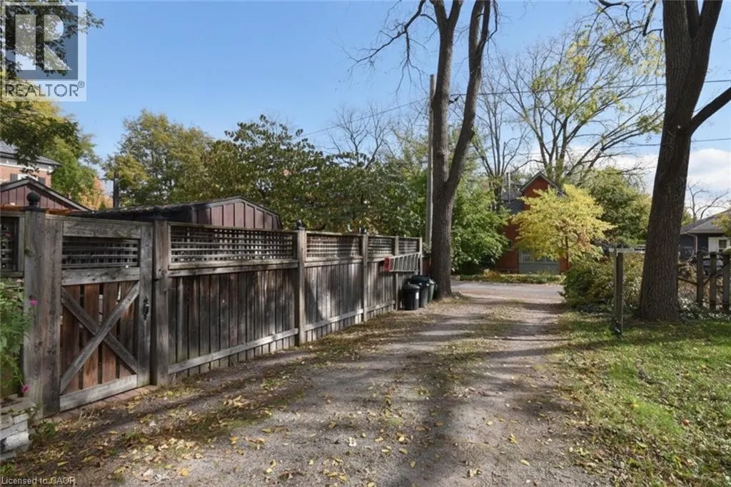 114 MELVILLE Street