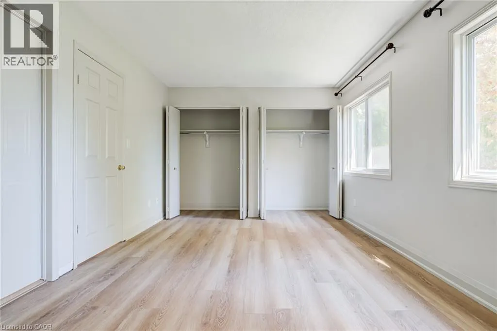 346 UNIVERSITY DOWNS Crescent