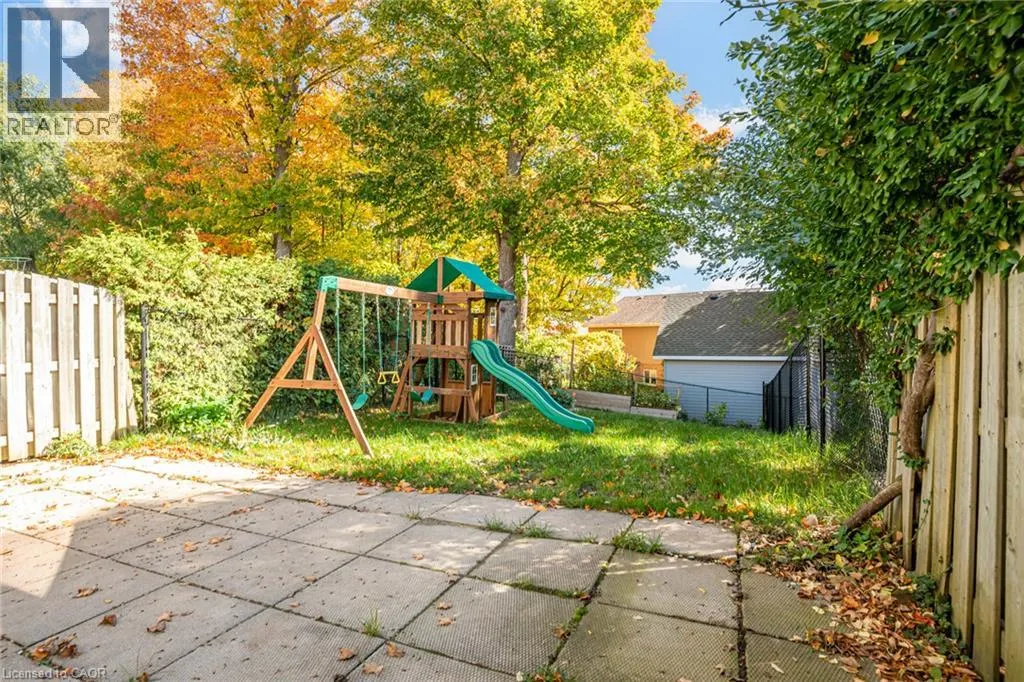 346 UNIVERSITY DOWNS Crescent