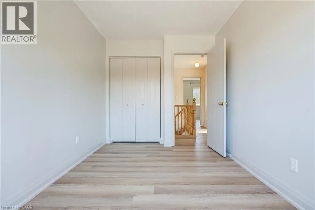 346 UNIVERSITY DOWNS Crescent