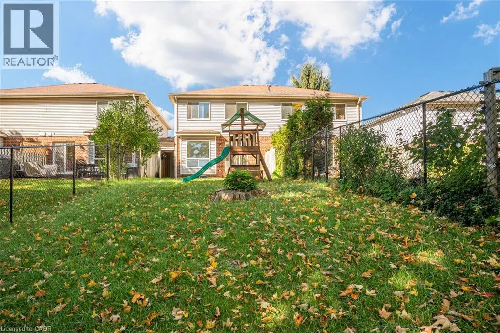 346 UNIVERSITY DOWNS Crescent
