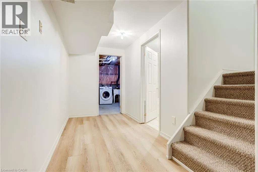 346 UNIVERSITY DOWNS Crescent