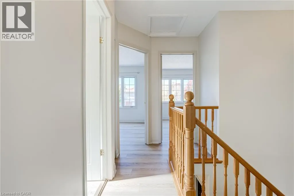 346 UNIVERSITY DOWNS Crescent