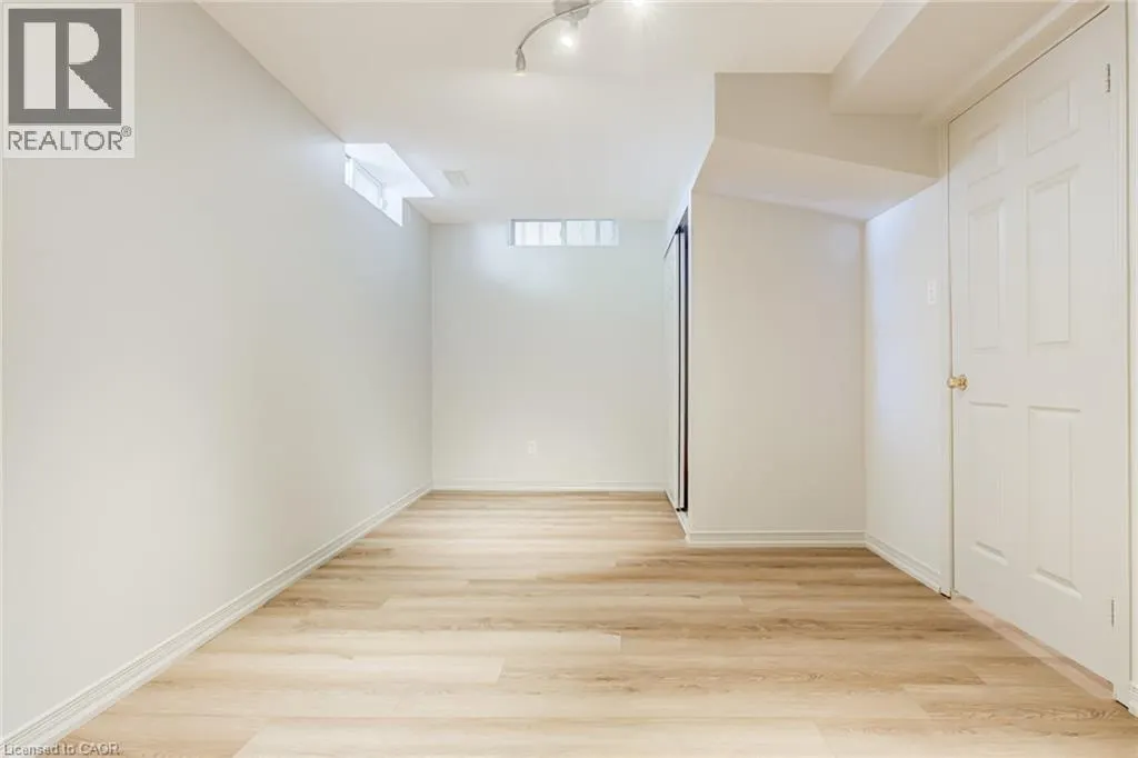 346 UNIVERSITY DOWNS Crescent