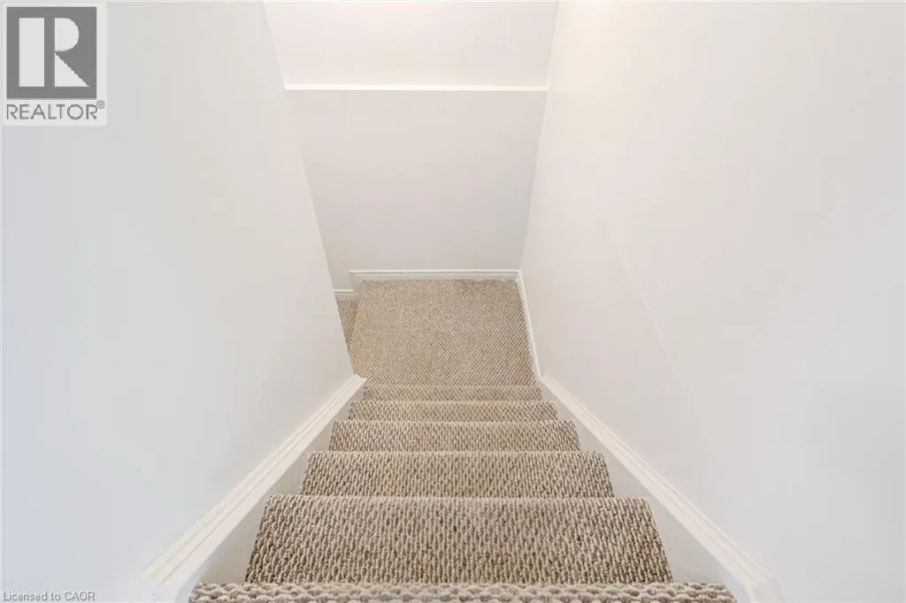 346 UNIVERSITY DOWNS Crescent