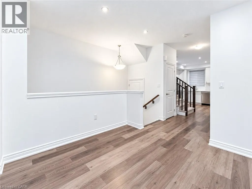120 COURT Drive Unit# 22 #22