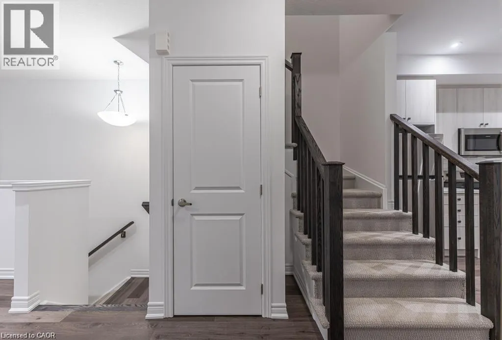 120 COURT Drive Unit# 22 #22