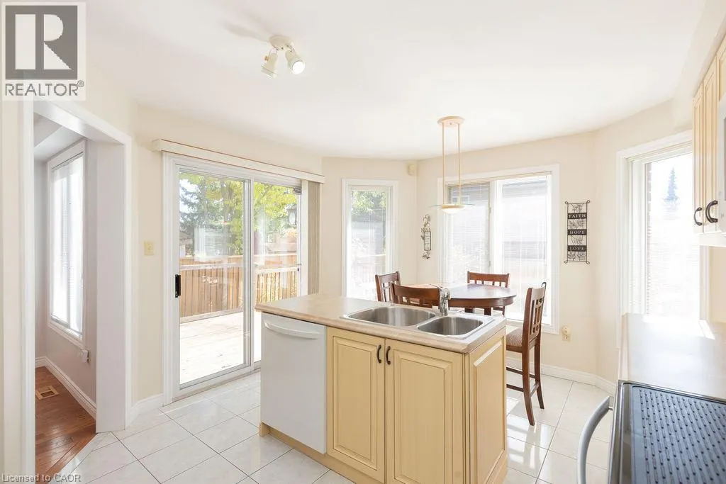 7 FALCONRIDGE Drive