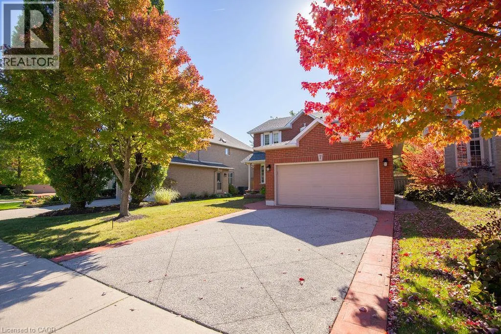 7 FALCONRIDGE Drive