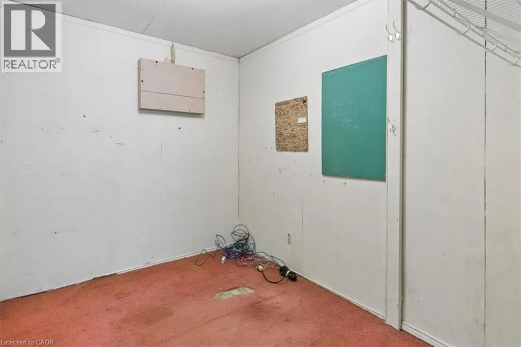 427 DUKE Street W