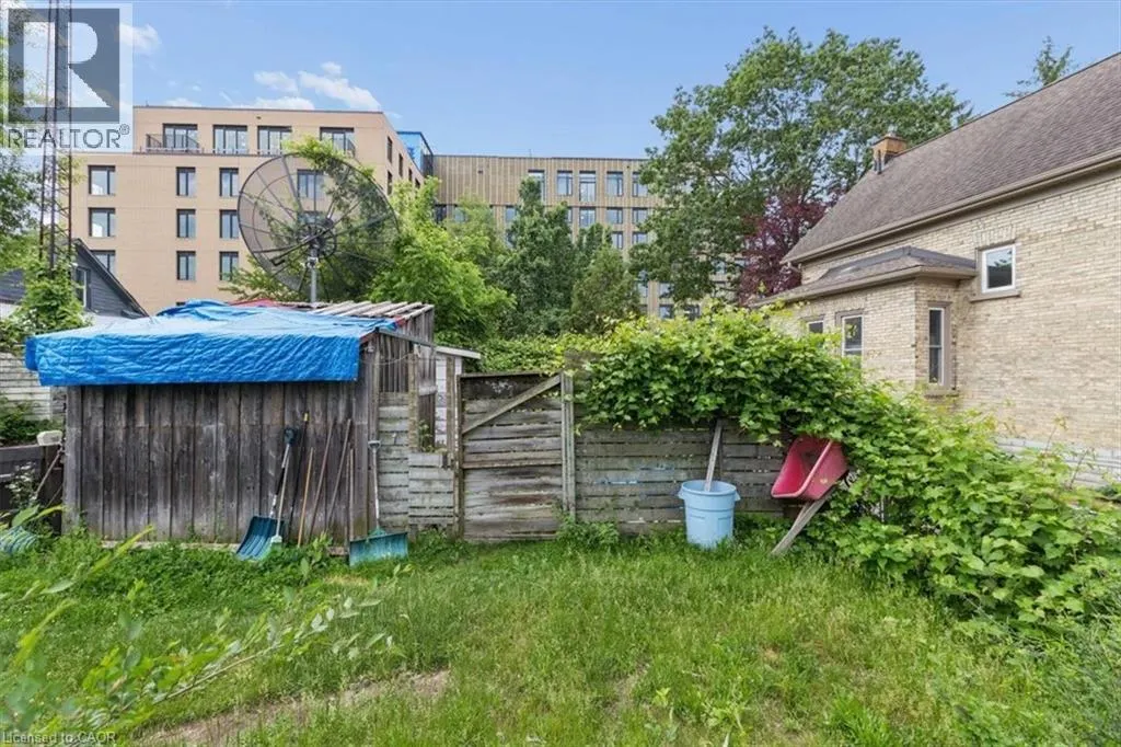 427 DUKE Street W