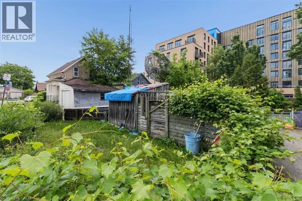 427 DUKE Street W