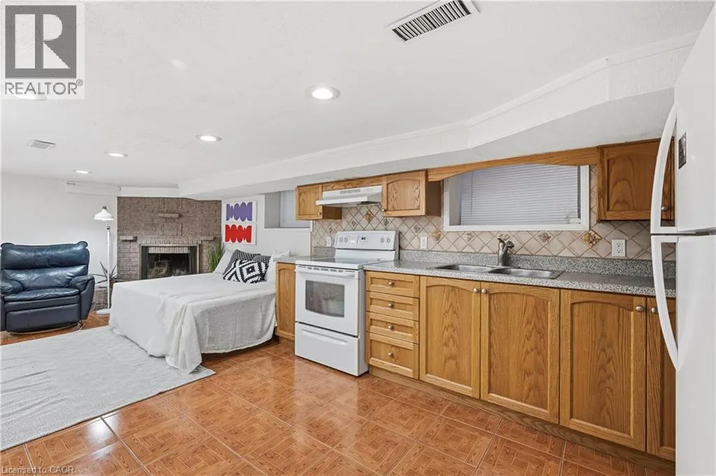 213 BOON Avenue