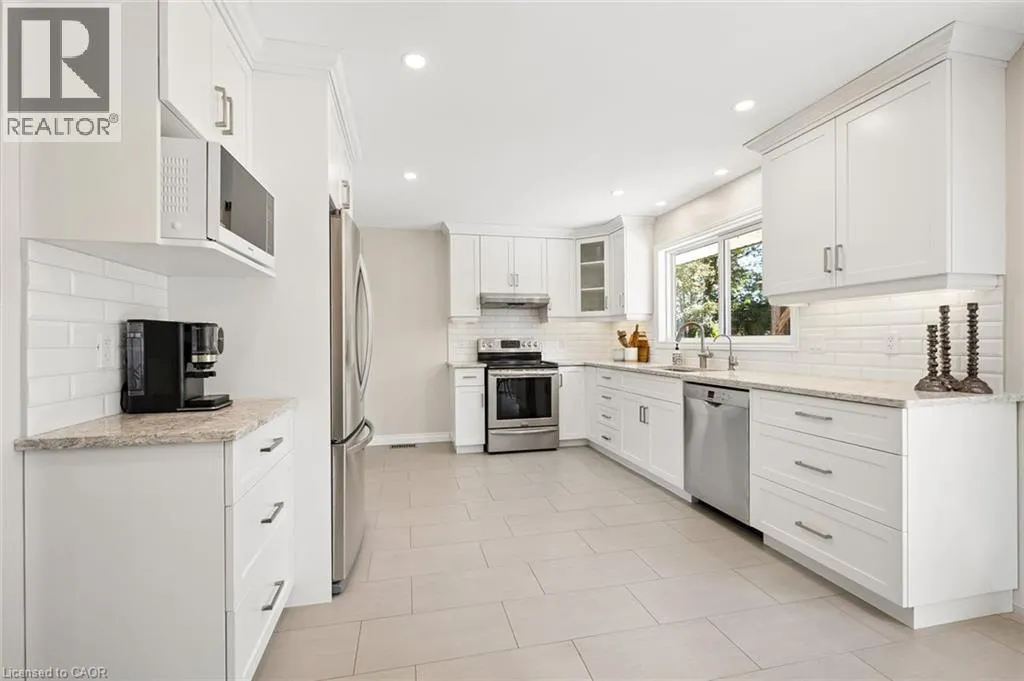 18 EVELYN Crescent