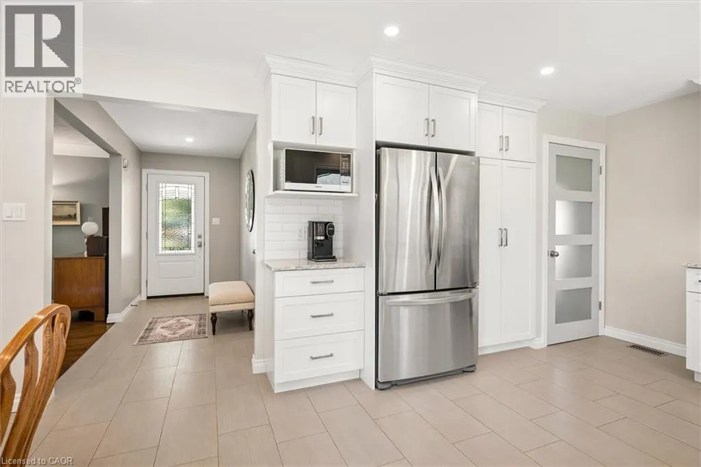 18 EVELYN Crescent