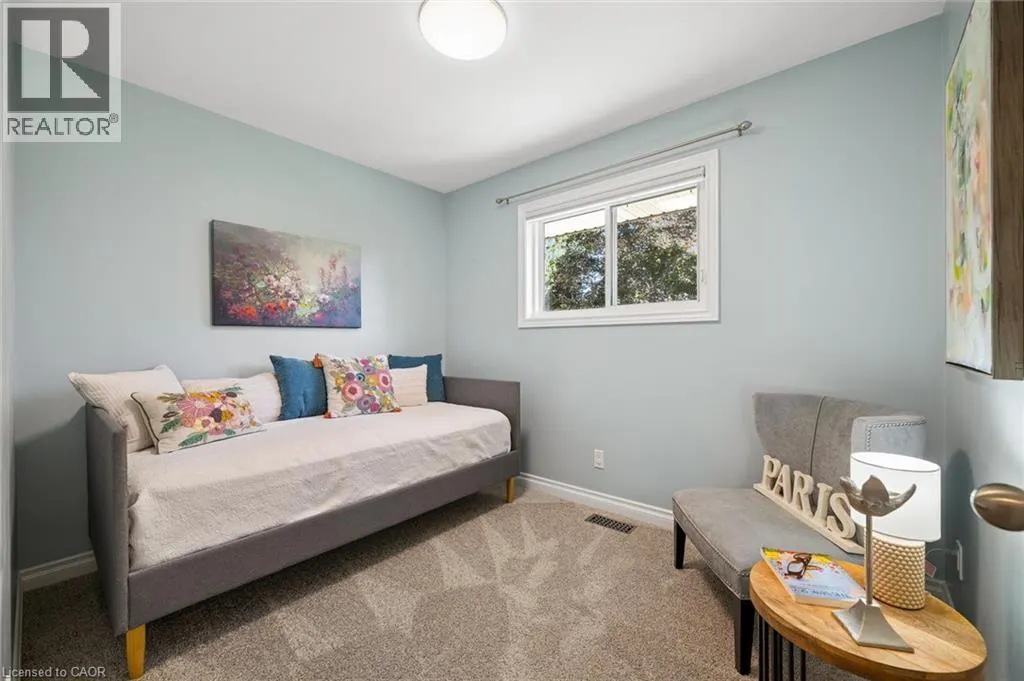 18 EVELYN Crescent