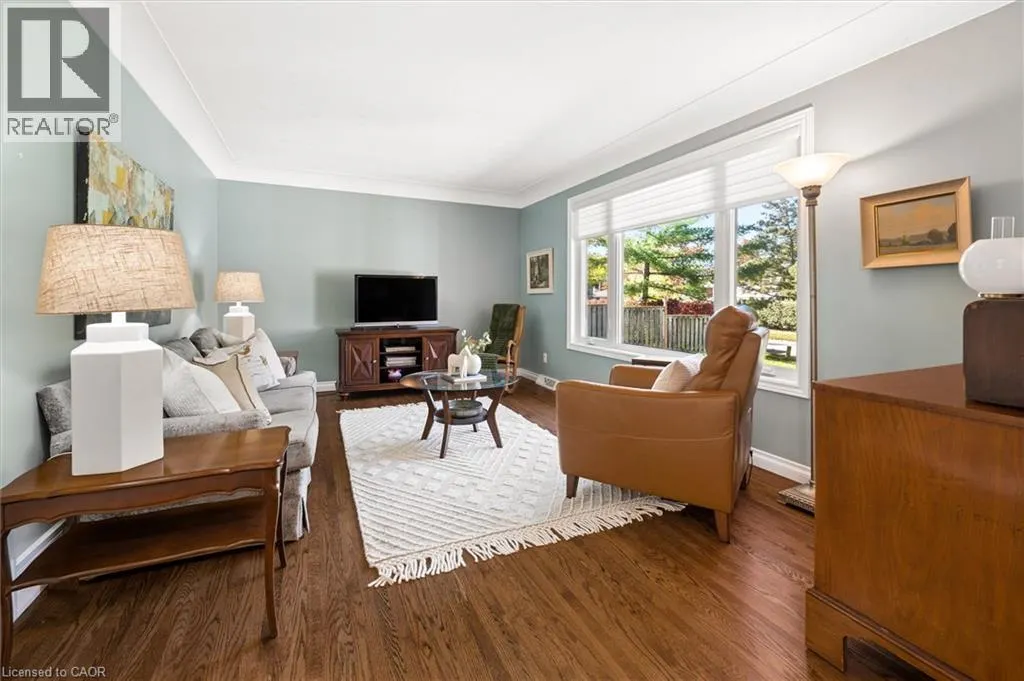 18 EVELYN Crescent