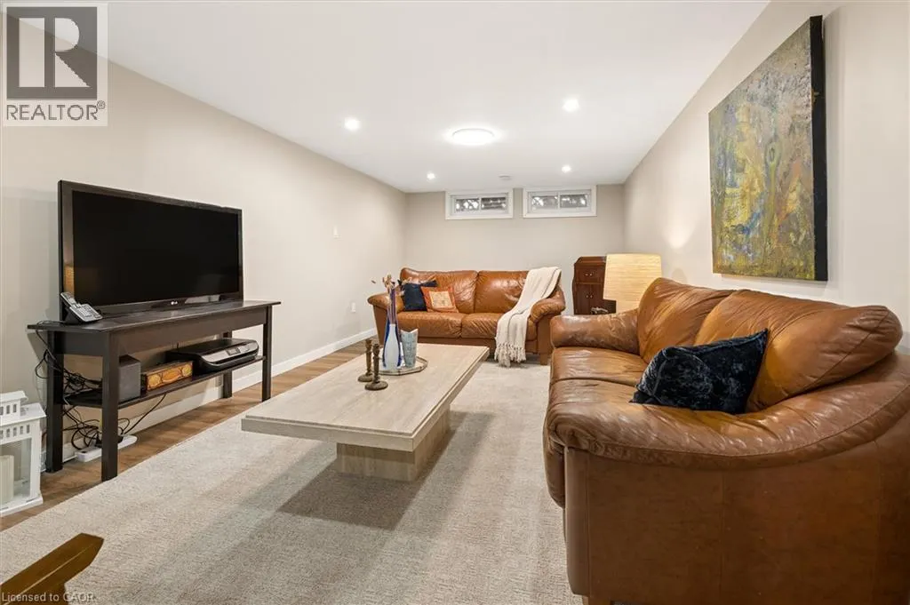18 EVELYN Crescent