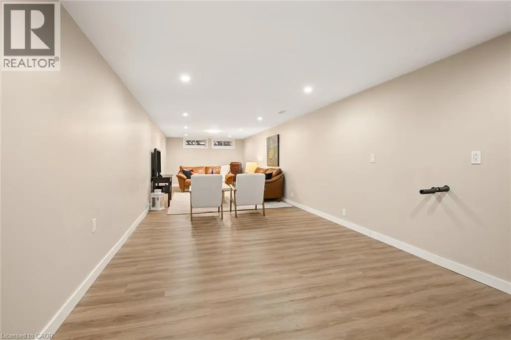 18 EVELYN Crescent