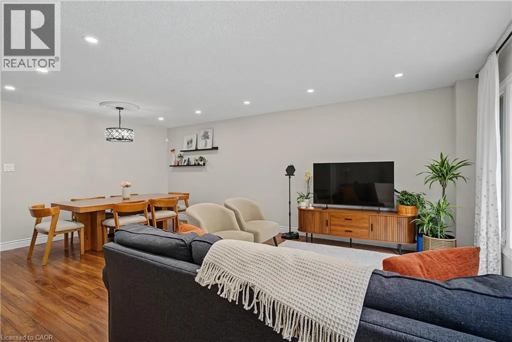 15 GREEN VALLEY Drive Unit# 1 #1