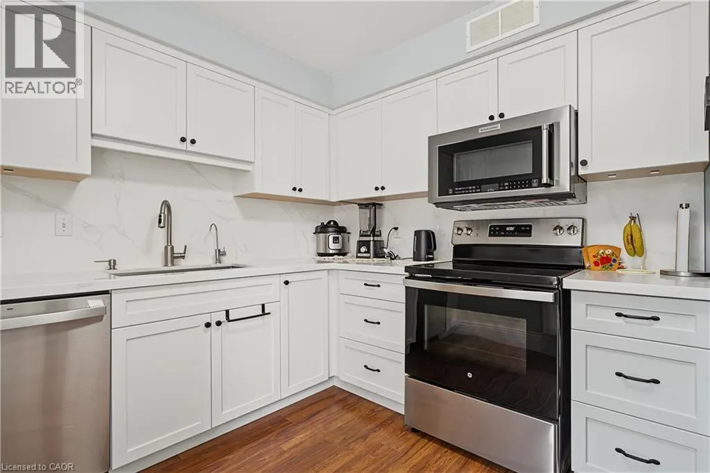 15 GREEN VALLEY Drive Unit# 1 #1