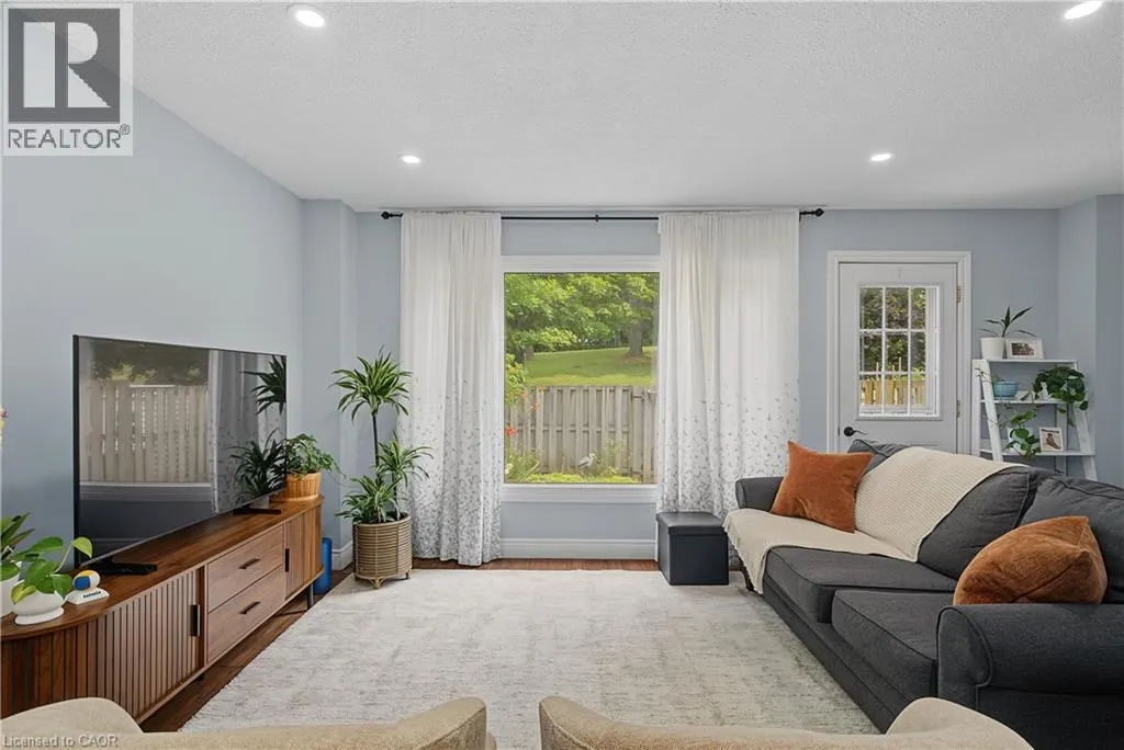 15 GREEN VALLEY Drive Unit# 1 #1