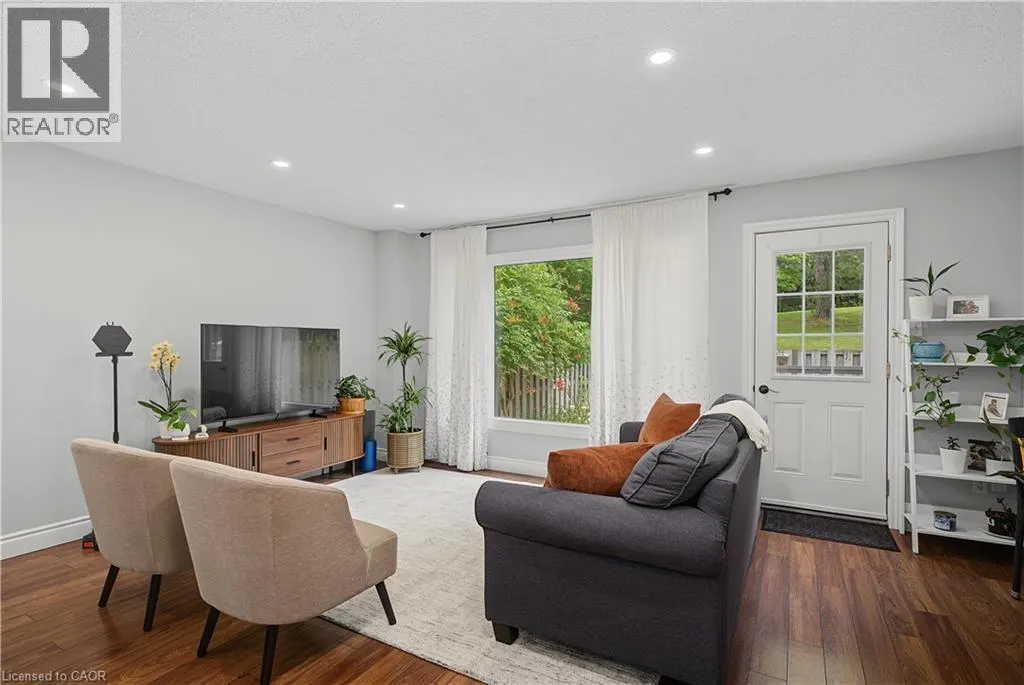 15 GREEN VALLEY Drive Unit# 1 #1