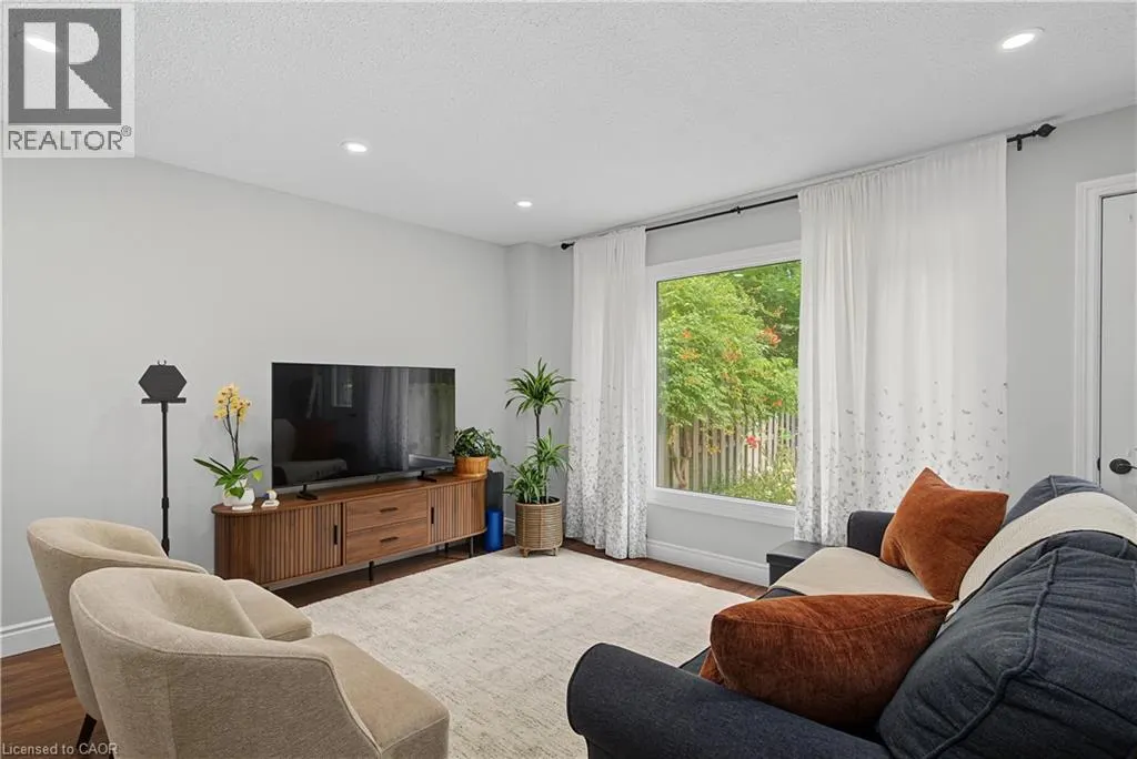 15 GREEN VALLEY Drive Unit# 1 #1