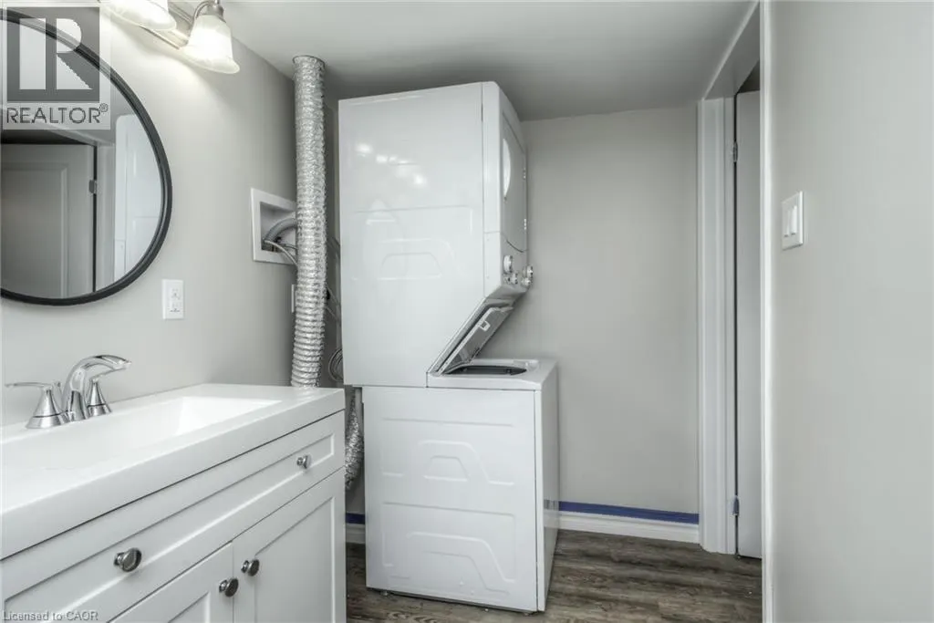 223 HIGHVIEW Drive Unit# Lower #Lower