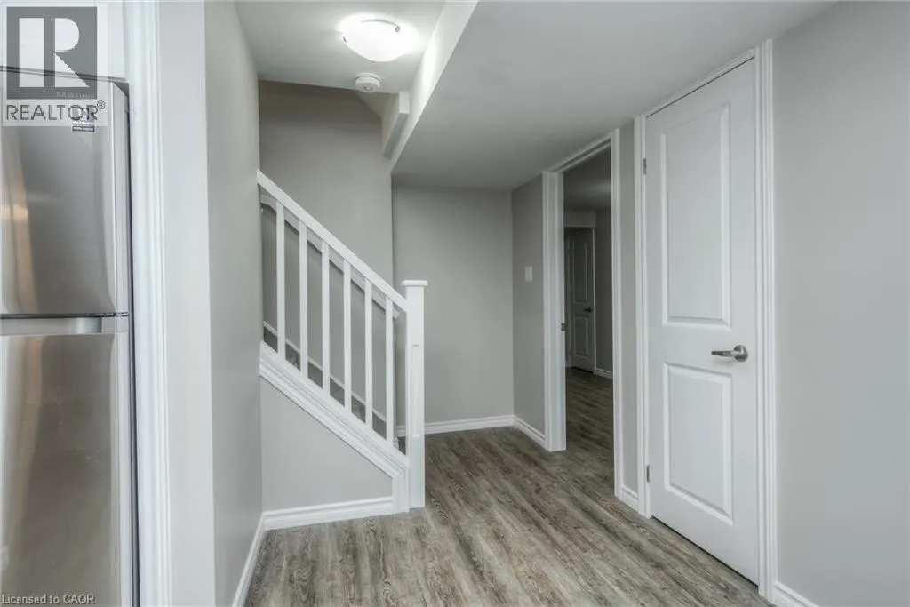 223 HIGHVIEW Drive Unit# Lower #Lower