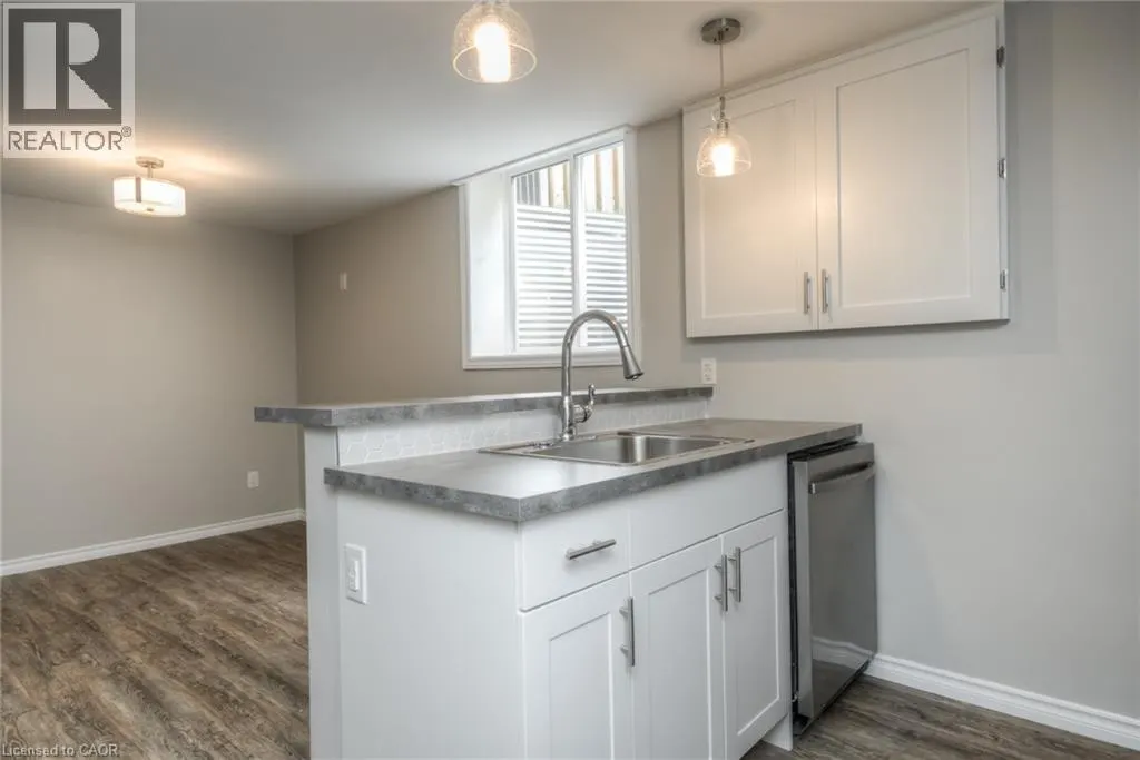 223 HIGHVIEW Drive Unit# Lower #Lower