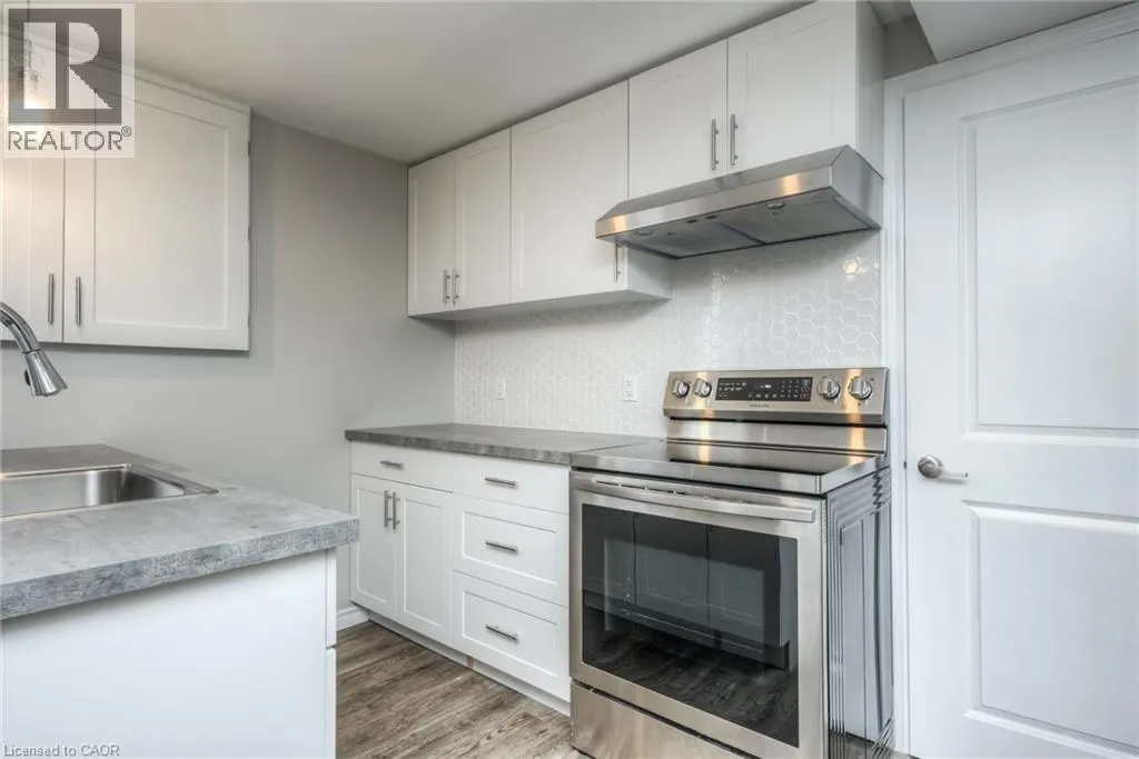 223 HIGHVIEW Drive Unit# Lower #Lower