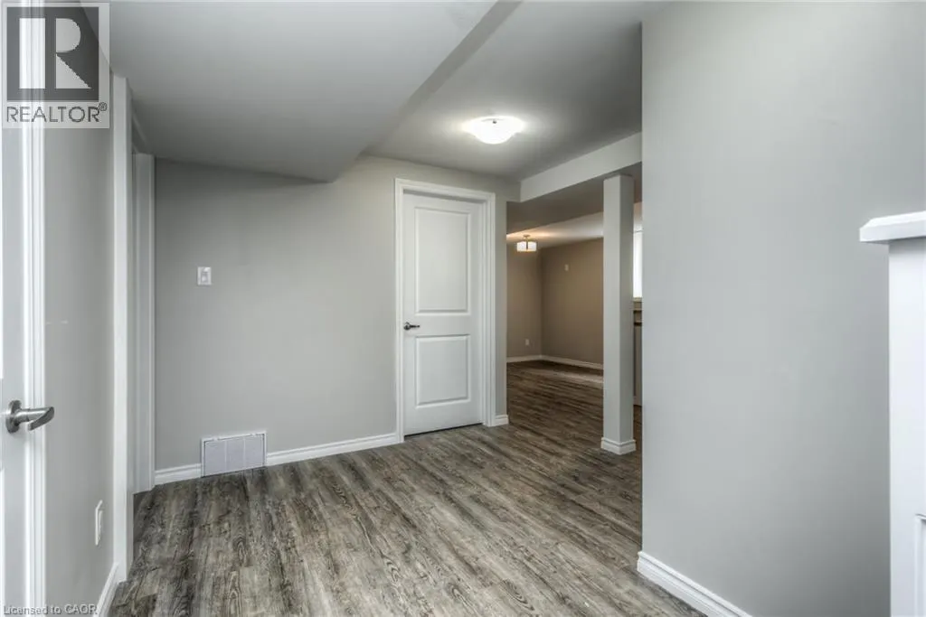 223 HIGHVIEW Drive Unit# Lower #Lower